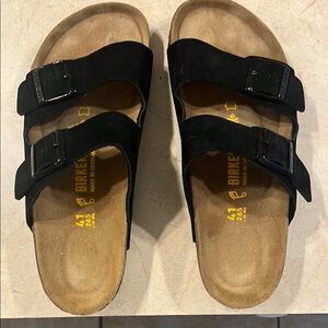 Like new Black Suede size 41